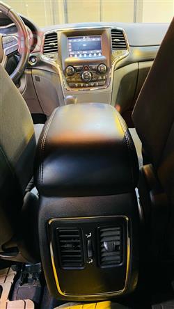 جیپ گراند شیرۆکی